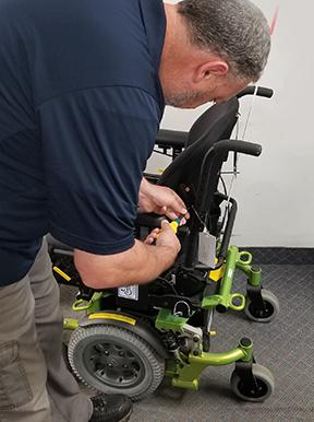 Réparation de fauteuils et dispositifs médicaux